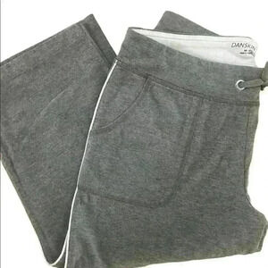 Danskin Capri Pants